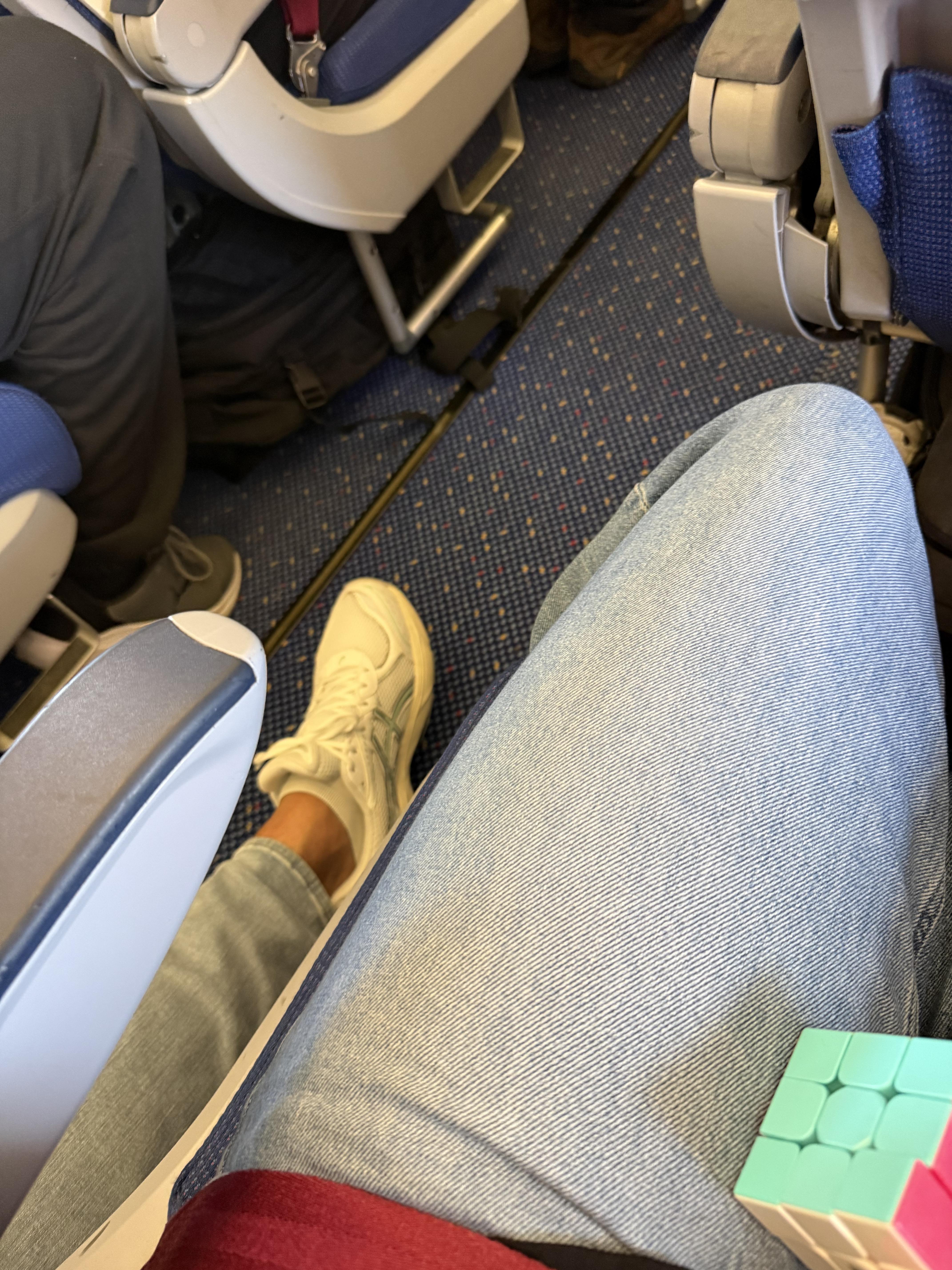 Pernas no avião